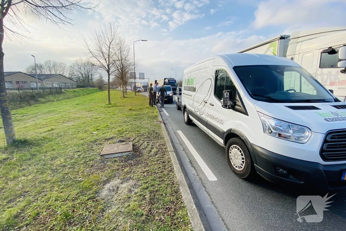 Bestelbussen botsen op elkaar