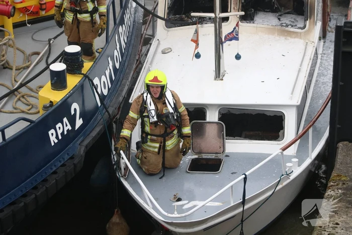 Brand op plezierjacht in haven De Kraanvogel