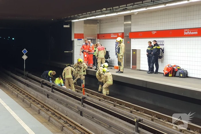 Persoon gewond na val op metrorails