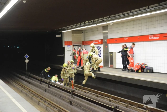 Persoon gewond na val op metrorails