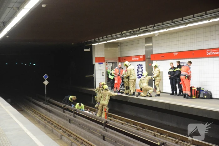 Persoon gewond na val op metrorails