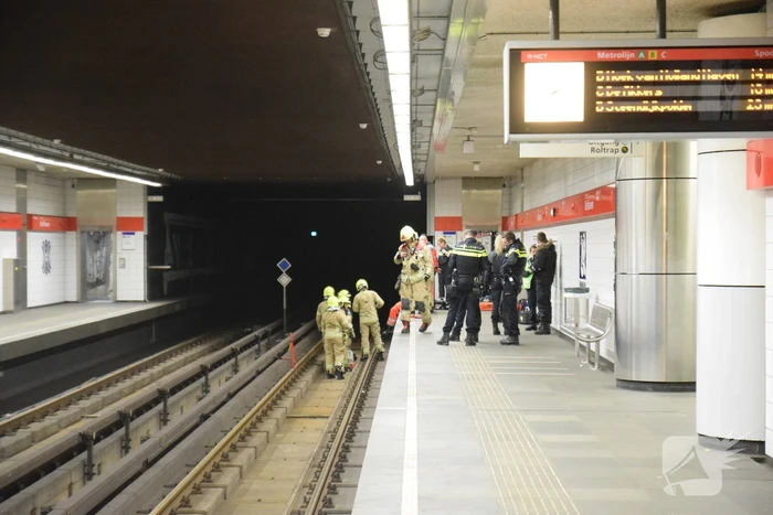 Persoon gewond na val op metrorails