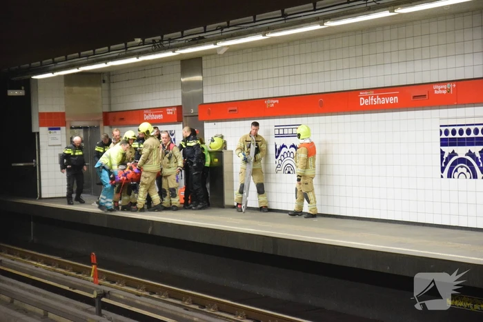 Persoon gewond na val op metrorails