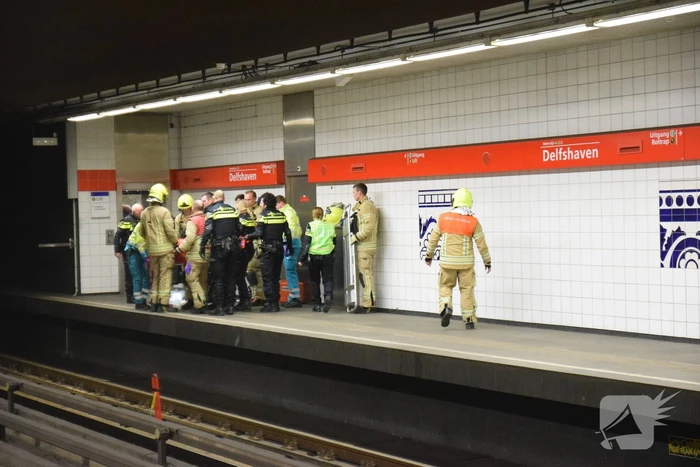 Persoon gewond na val op metrorails