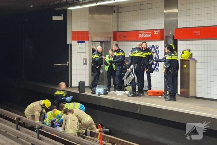 Persoon gewond na val op metrorails
