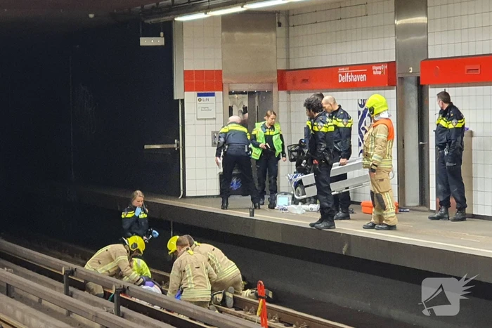 Persoon gewond na val op metrorails