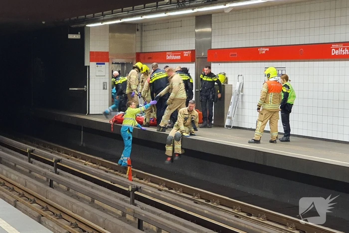Persoon gewond na val op metrorails