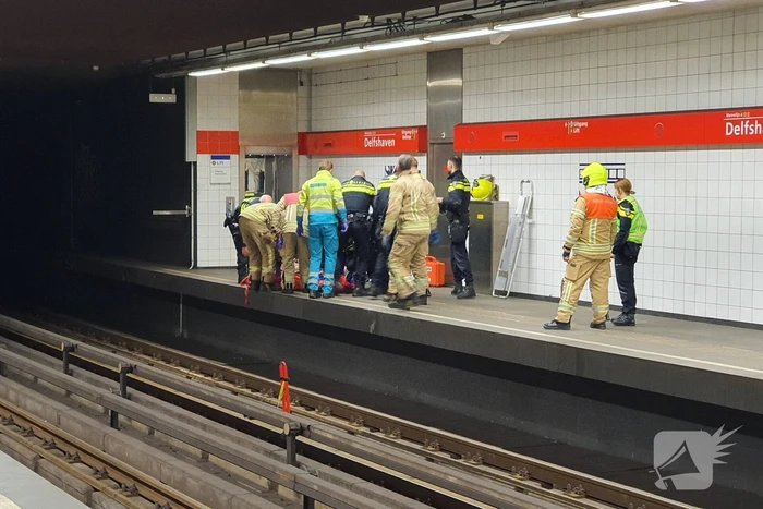 Persoon gewond na val op metrorails
