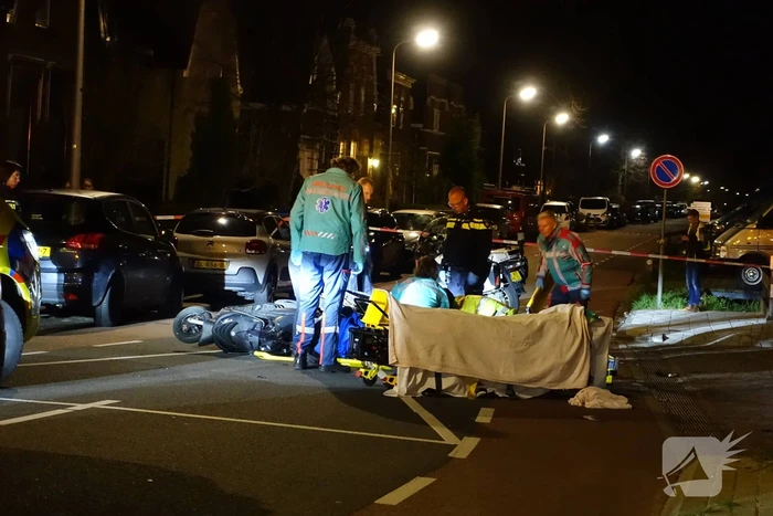 Gewonde na frontale aanrijding tussen twee scooters
