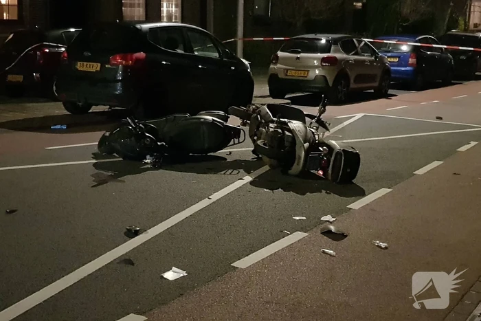 Gewonde na frontale aanrijding tussen twee scooters
