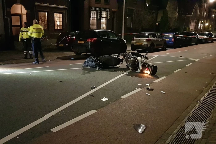 Gewonde na frontale aanrijding tussen twee scooters