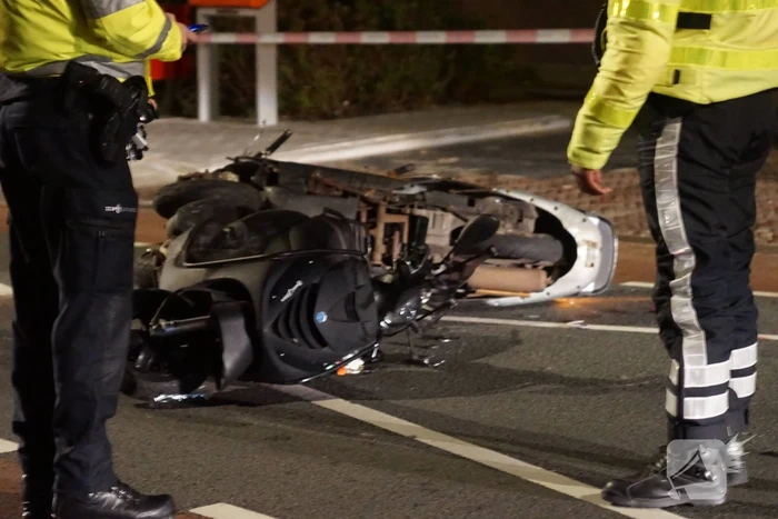 Gewonde na frontale aanrijding tussen twee scooters