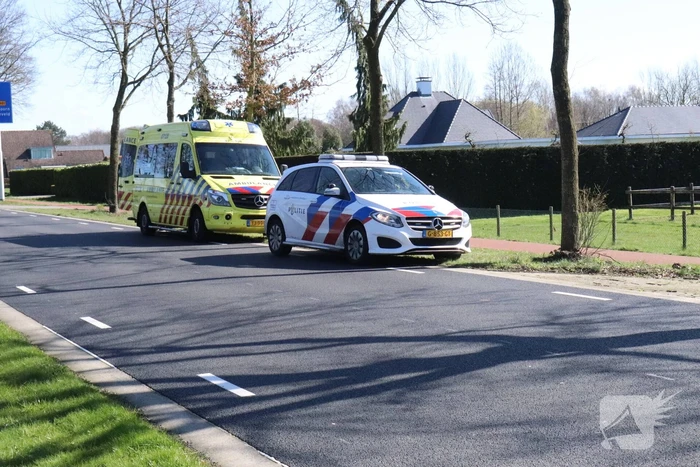Twee fietsers botsen op fietspad