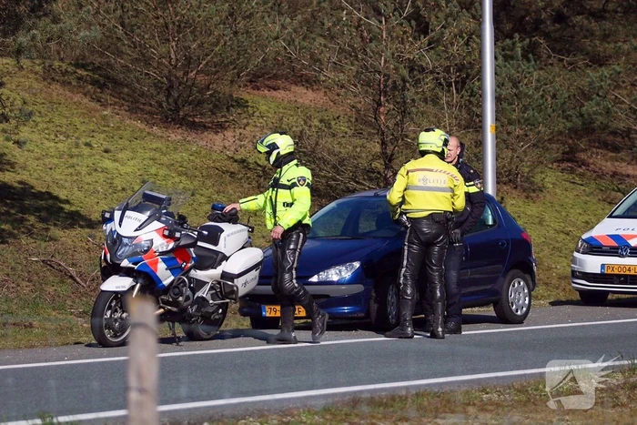 Twee mannen met getrokken wapens aangehouden na achtervolging