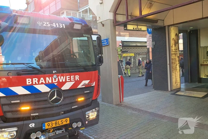 Platen van rolluik voormalige MS mode pand losgeraakt
