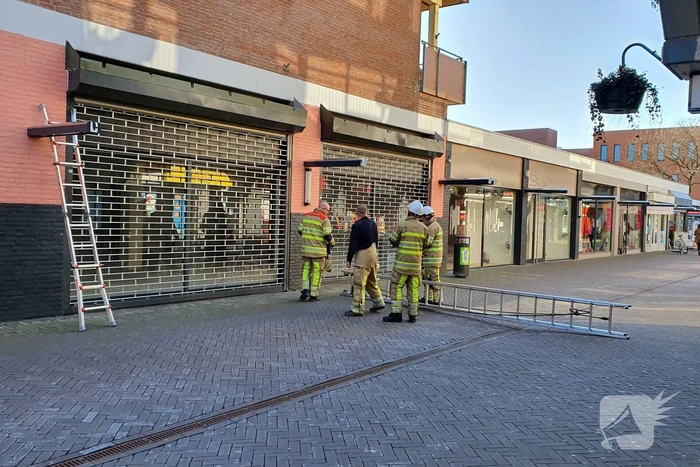 Platen van rolluik voormalige MS mode pand losgeraakt