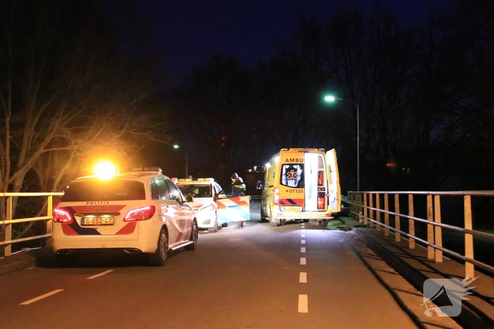Dronken bestuurder belandt tegen hekwerk op viaduct