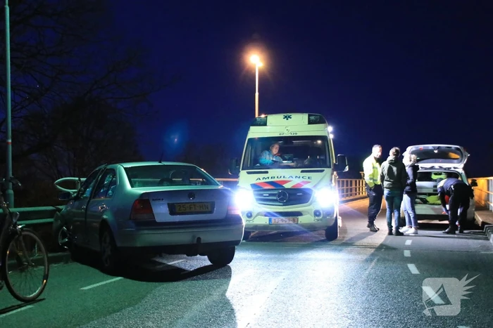 Dronken bestuurder belandt tegen hekwerk op viaduct