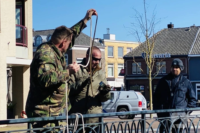 Aangetroffen granaat in de Aa tot ontploffing gebracht