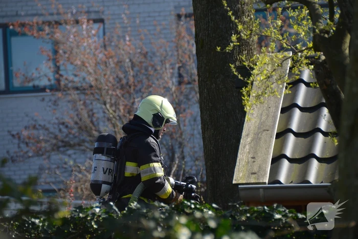 Veel rook bij brand in achtertuin