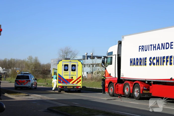 Vrachtwagen ramt bestelbus