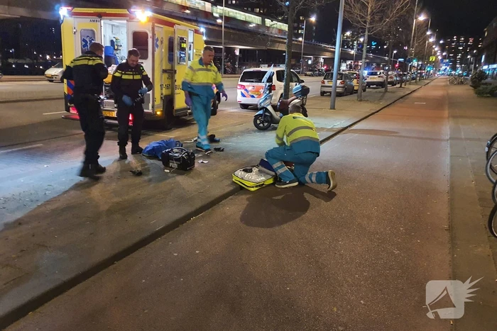 Scooterrijder zwaargewond na eenzijdig ongeval