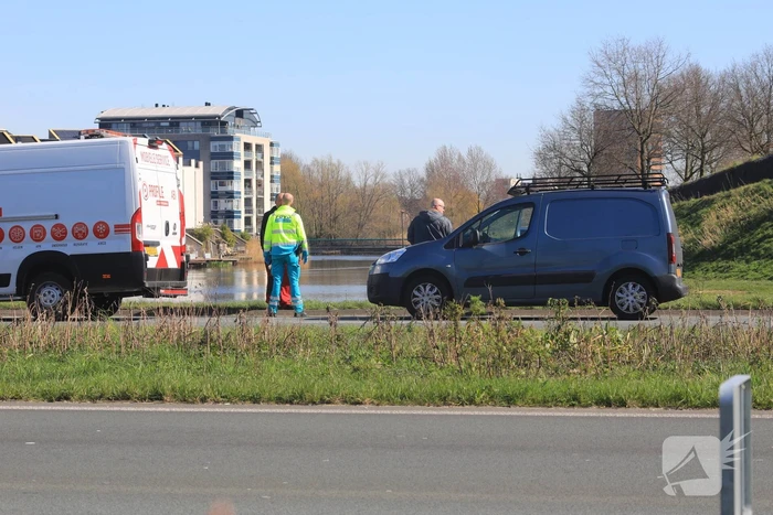 Bestelwagen botst op bestelbus
