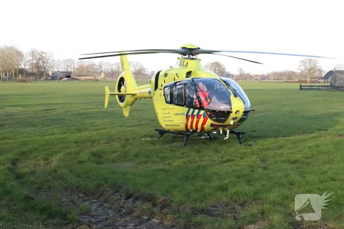 Brommerrijder zwaargewond na aanrijding met trekker