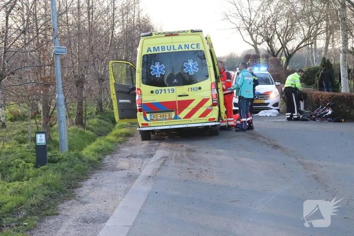 Brommerrijder zwaargewond na aanrijding met trekker