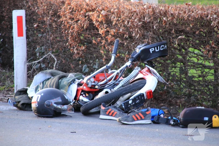 Brommerrijder zwaargewond na aanrijding met trekker