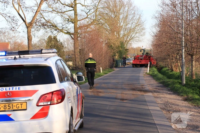 Brommerrijder zwaargewond na aanrijding met trekker