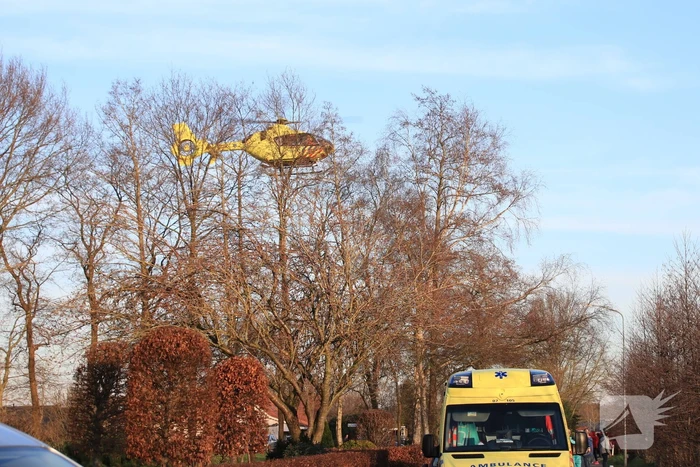 Brommerrijder zwaargewond na aanrijding met trekker