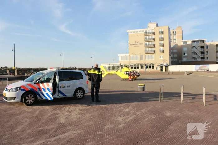 Landing traumahelikopter op boulevard trekt veel bekijks