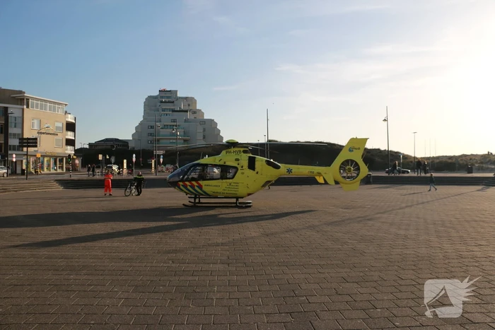 Landing traumahelikopter op boulevard trekt veel bekijks