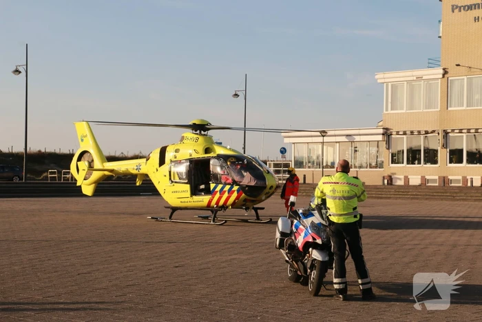 Landing traumahelikopter op boulevard trekt veel bekijks
