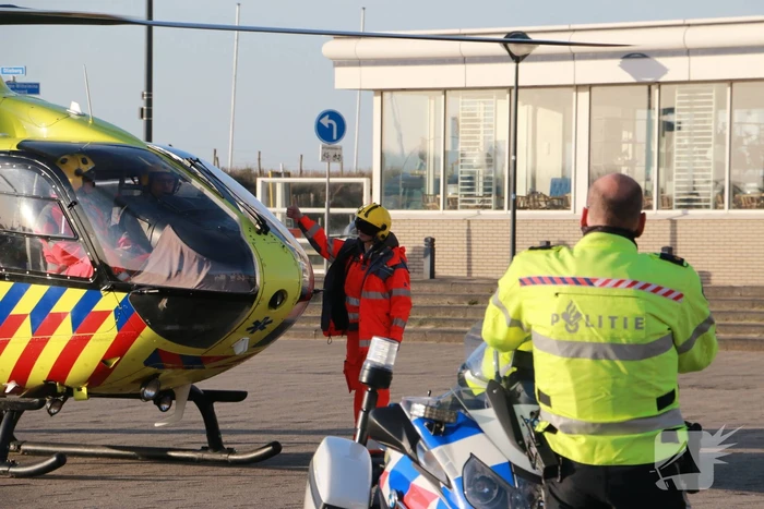 Landing traumahelikopter op boulevard trekt veel bekijks