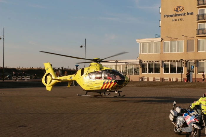 Landing traumahelikopter op boulevard trekt veel bekijks