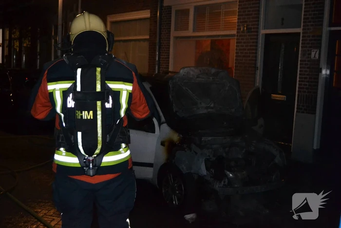 Auto verwoest door brand