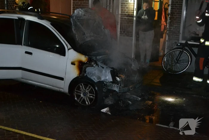 Auto verwoest door brand
