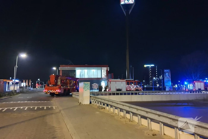 Bak met inhoud vliegt in brand bij KFC
