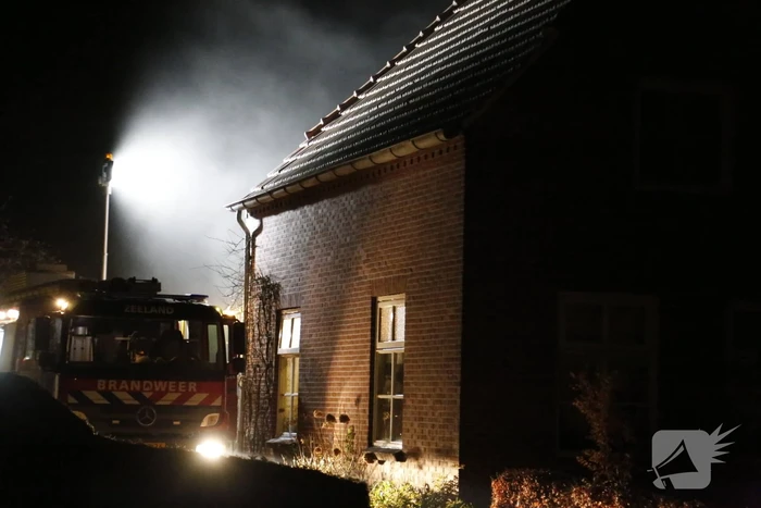 Flinke rookontwikkeling bij brand in schuur