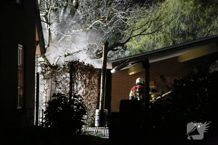 Flinke rookontwikkeling bij brand in schuur