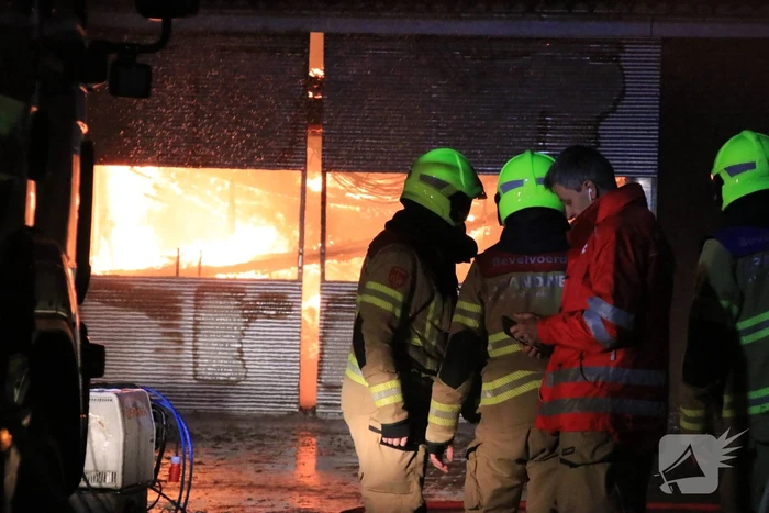 Grote brand in loods varkenshouderij