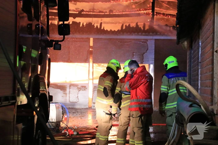 Grote brand in loods varkenshouderij