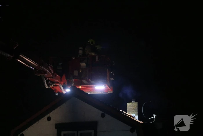 Vonkenregen bij schoorsteenbrand