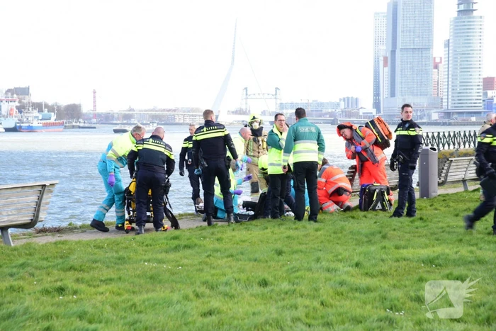 Persoon gereanimeerd na val in water