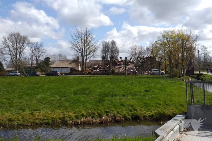 Day after: grote brand woning met rieten kap