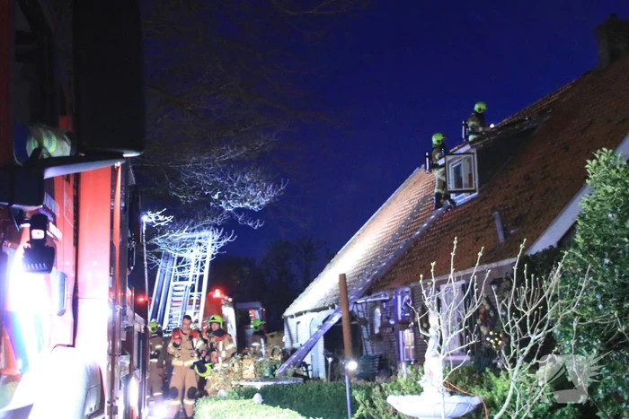 Dakkapel woonboerderij in brand
