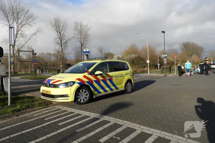 Aanrijding tussen bestelscooter en personenauto