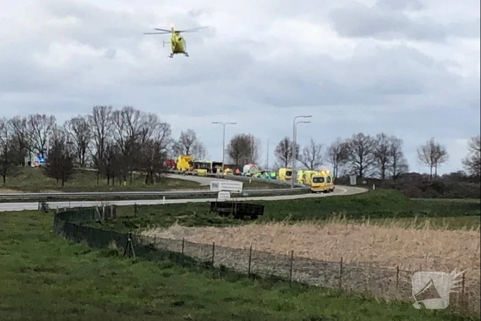 IC-ambulancebus met coronapatiënten strandt
